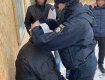  В Ужгороде патрульные спасли жизнь мужчине, разбившему голову на катке