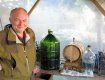 Экспериментатор из Ужгорода Генрих Стратон изготовил аналог виски из киви