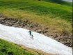 В Закарпатье любители сноуборда посреди лета вспомнили о зиме
