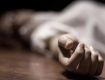 В Закарпатье бедолага обнаружил дома на полу мертвую жену 
