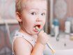 Как правильно выбрать зубную щетку и пасту для детей