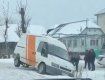 В Закарпатье микроавтобус не поделил дорогу с внедорожником 