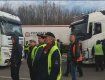 Десятки водителей фур заблокировали объездную возле Ужгорода 