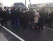 В Закарпатье протестующие полностью заблокировали дорогу из-за поднятия цен на газ и электрику 