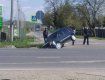 В Мукачево возле кладбища водителя буквально столкнули с дороги 