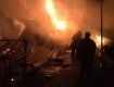 У Мукачево пожежні півночі приборкували великий вогонь