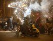 Вночі у столиці Каталонії палили автомобілі, будували барикади та воювали з поліцейськими