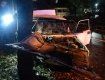 Таксі з пасажиркою "утрамбувалося" в дерево у столиці Закарпаття