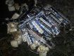 Прикордонники Закарпаття знайшли велику купу цигаркової контрабанди у напіввагонах із сипучим вантажем