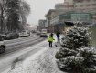 Перший сніг на вулицях столиці Закарпаття змусив комунальників "піднапрягтися"