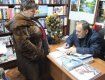 У столиці Закарпаття Дмитро Кешеля представив читачам свою нову книгу "Весільна феєрія"