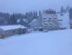 Туристи радіють — у горах Закарпаття випало до 30 см снігу