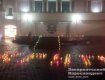 На площади Театральной патриоты Украины зажгли свечи памяти Героев Крут