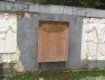 Декоммунизация по-закарпатски: в Мукачево уничтожают памятники добровольцам