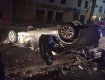 В Ужгороде "BMW" снес 2 столба и перевернулся на крышу