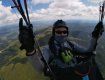 Гірські панорами Закарпаття показали з висоти польоту параплану