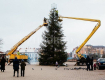 Главную елку Ужгорода на Театральной площади уже украсили