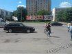 Оставленные на тротуарах авто в Ужгороде никого не волнуют
