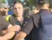 Торговцы МАФов устроили стычки с полицией на "Святошине" в Киеве