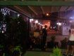 Скандальную террассу в центре Ужгорода ночью охраняет полицейский