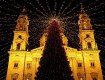 Рождественская есть перед Базиликой Святого Стефана в Будапеште, Венгрия.