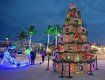В городе Ки-Уэст (штат Флорида, США) рождественскую елку создали из ловушек для лобстеров.
