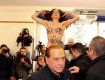 Выборы в Италии: Femen разделась перед Сильвио Берлускони