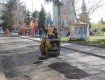 Работники КП КШЕП ликвидировали выбоины возле детской площадки