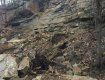 В Закарпатье обвал скалы перекрыл дорогу в горное село