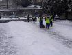 Ужгородські комунальники розчищають дороги від снігу