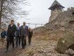 Супруга Президента посетила руины Невицкого замка в Закарпатье