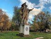 В "стиралку" превратил постамент памятника советским солдатам активист в Чехии