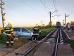 В Закарпатье поезд "Ужгород-Киев" наехал на легковушку: передок всмятку 