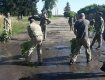 В Луцке перед визитом Зеленского военные выгребали воду из луж