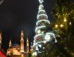 Рождественская ель на одной из улиц Бейрута.