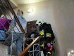  В Ужгороде спасатели забрались в квартиру через окно и потушили пожар