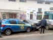 В Ужгороде автомобиль охраны врезался в две припаркованные машины