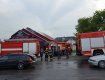 Закарпатские спасатели работают на ликвидации пожара в ресторане