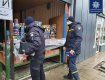 В Закарпатье полиция наведалась с "новогодним" рейдом в магазины и рынки 