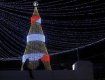 Высокотехнологичная рождественская ель на площади Сан-Сальвадора. 