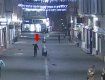 В областном центре Закарпатья обнаглевший вор "одолжил" решетку ливнеприемника: кадры опубликовали