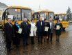 Москаль вручил ключи от автобусов руководителям учебных заведений
