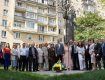 В Москве членами дипмиссий Украины возложены цветы к памятникам Тарасу Шевченко и Леси Украинки