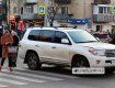 В Харькове неадекват на Land Cruiser сбил подростков на пешеходном переходе