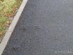 В Закарпатье новенький тротуар-велодорожка покрывается трещинами