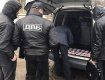 Прокуратура задержала при получении взятки ужгородского полицейского