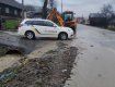 Непогода в Закарпатье: Из-за проливного дождя и захламленного ручья дворы в Воловце "поплыли" 