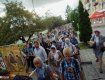 Близько трьох сотень вірян вирушили у хресний хід з Ужгорода