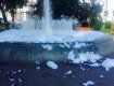 В Киеве хулиганы шампунем испортили фонтан на Контрактовой площади