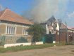 Около Мукачево беспощадный огонь перекинулся с дома цыган на соседнюю крышу 
